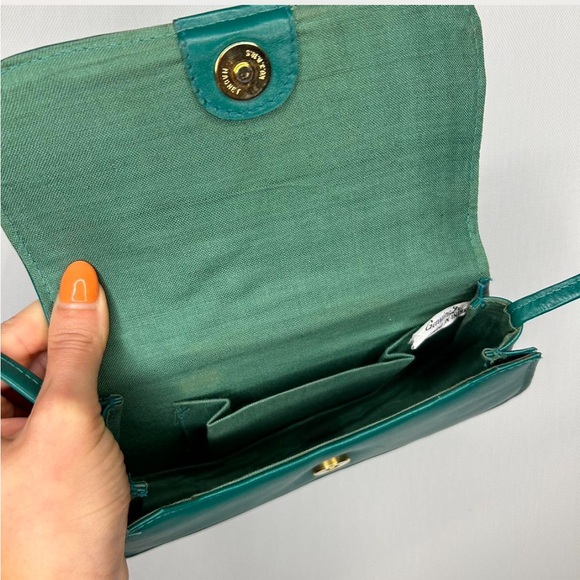Elegant Green Leather Crossbody Bag - Picture 5 of 6